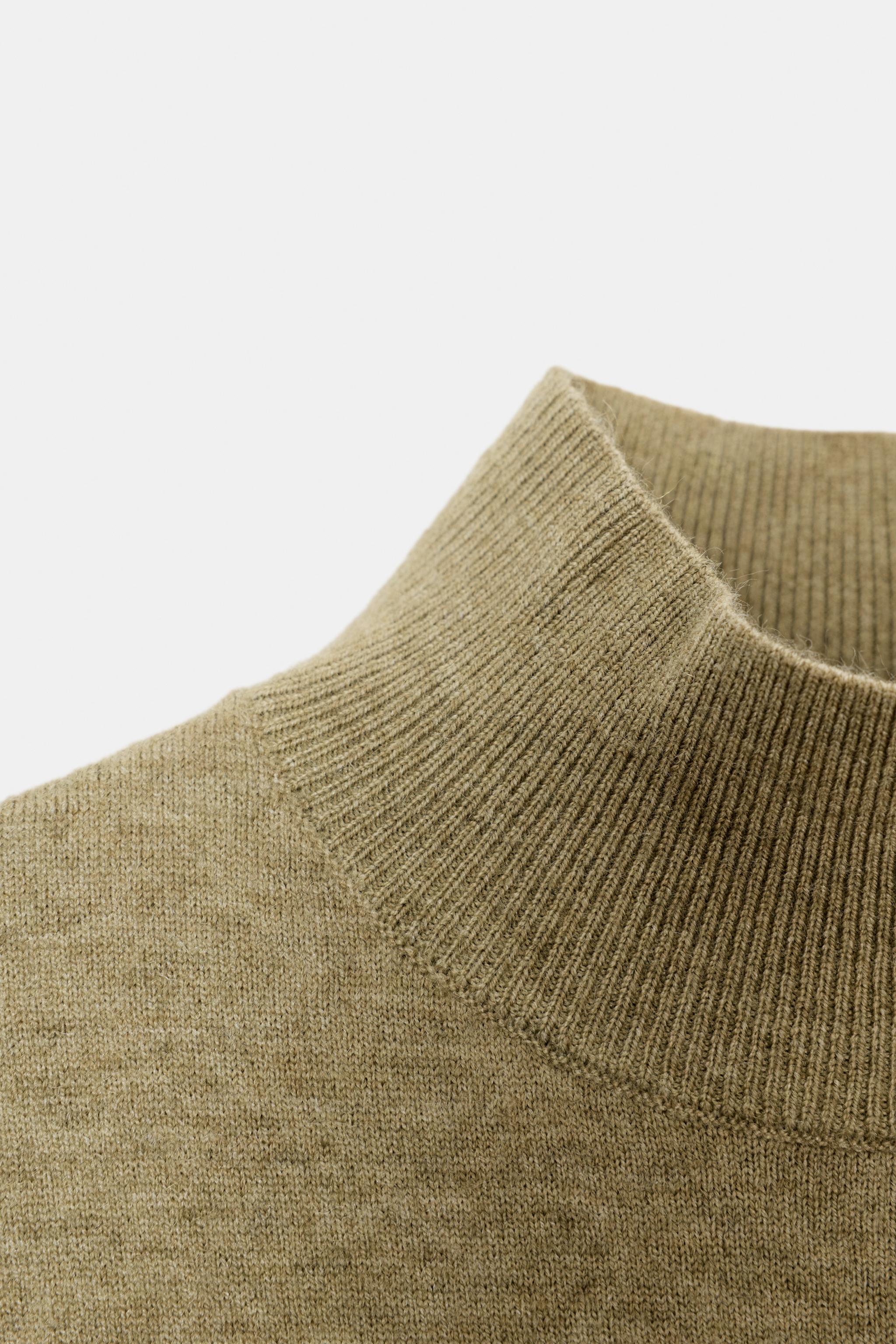 TOP EN MAILLE AVEC ÉPAULES MARQUÉES